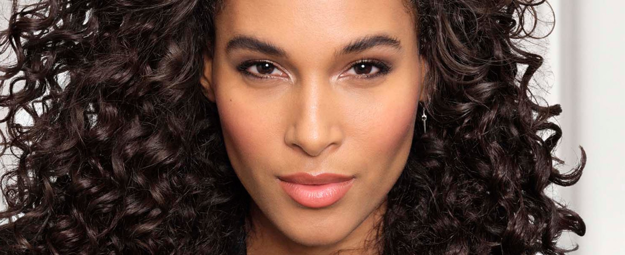 Imagen Loreal Paris Maquillaje Para Vestido Rojo