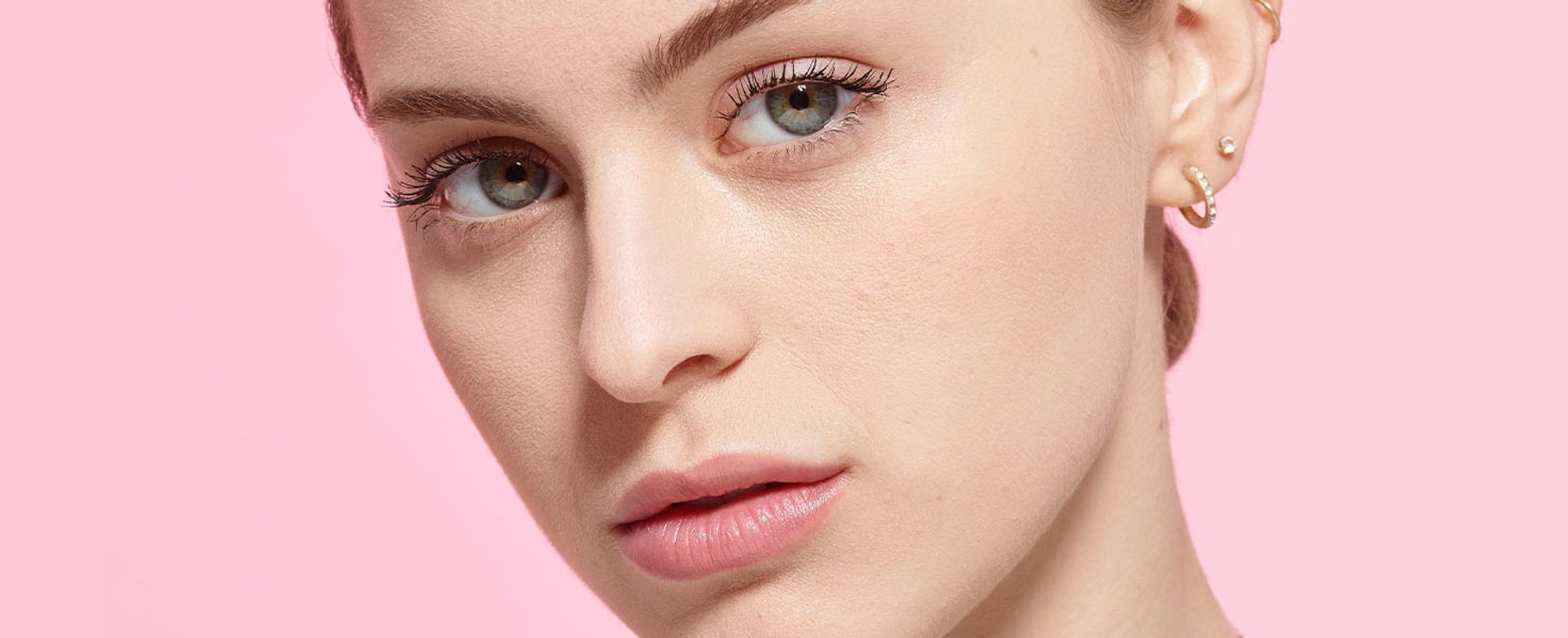 Maquillaje para vestido coral de L'Oréal Paris