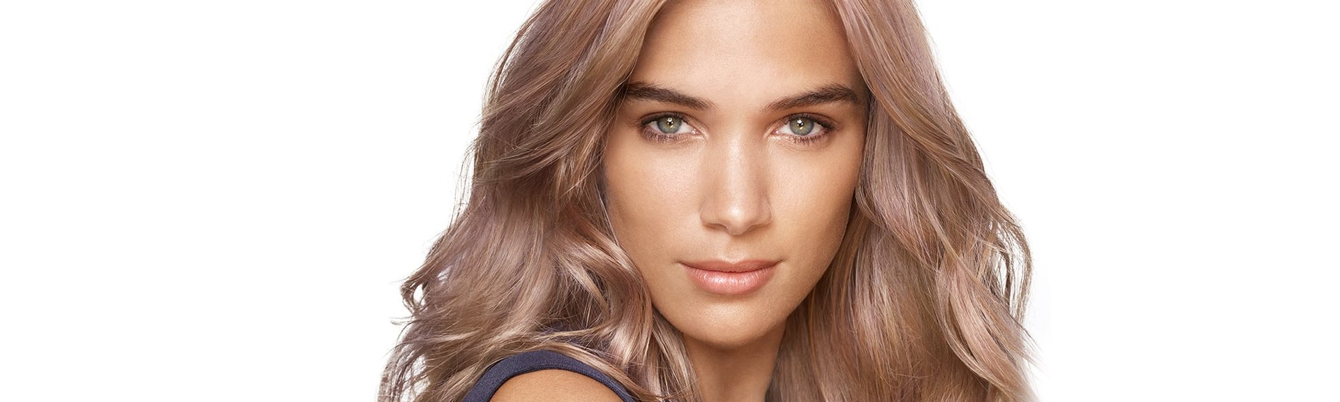 cabello rubio ceniza con reflejos rubios claros