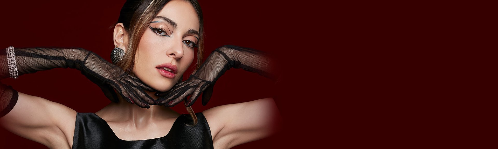 IMAGEN MADRE INFALLIBLE LOREAL PARIS MAQUILLAJE HOLIDAYS