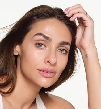 Rutina de skincare antiedad de L'Oréal Paris para reducir arrugas en la cara.