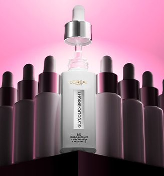 Rutina de skincare de L'Oréal Paris para prevenir y suavizar las líneas de expresión.