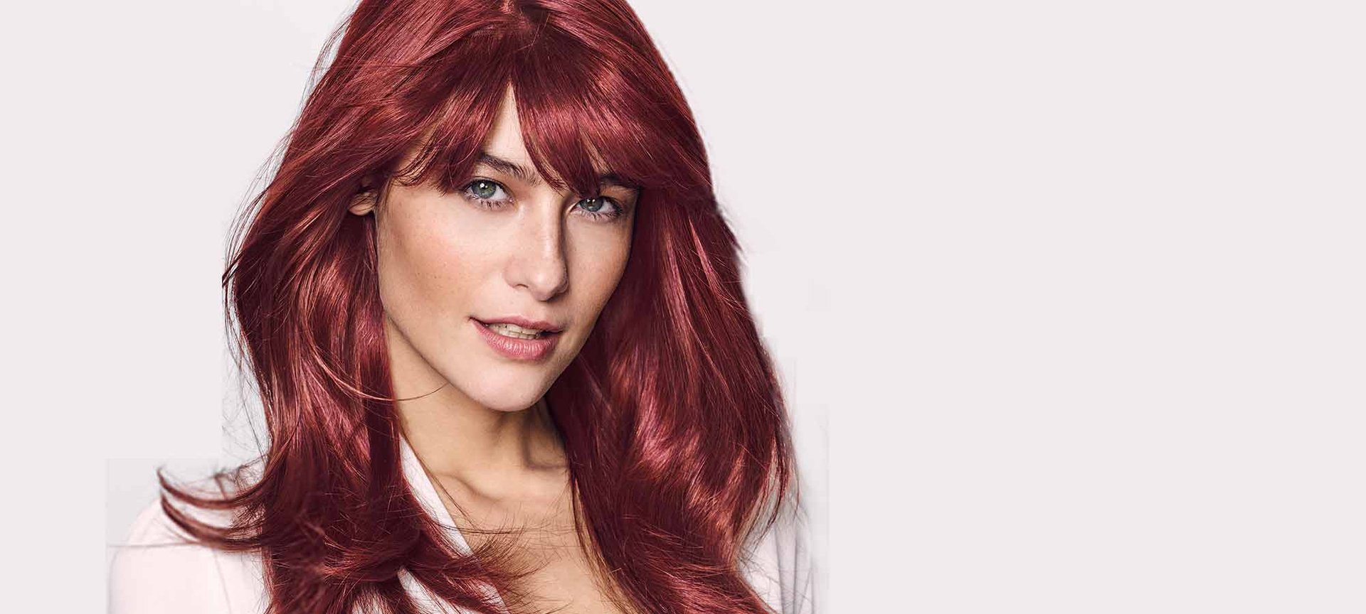 pelo negro con tinte tinte rojo