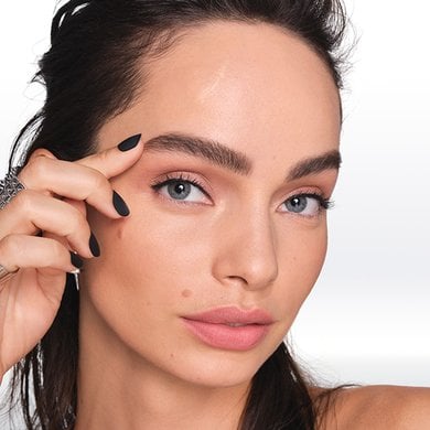 03 Vignettes Article Products To Sculpt Your Eyebrows Like An Artist
