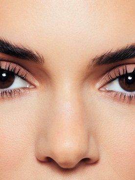Modelo Con Maquillaje De Ojos