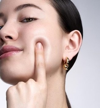 20252403 Oap Revitalift Filler Glass Skin Asset10 Na Dmi Na Na Digital Dmi Movil