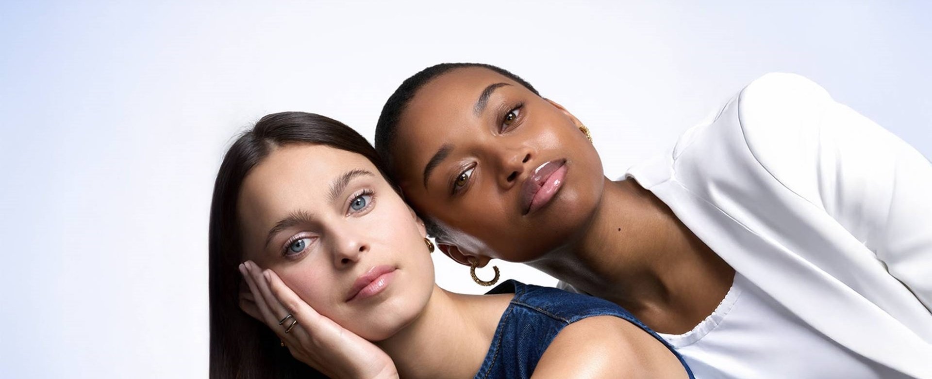 20252403 Oap Revitalift Filler Glass Skin Asset1w23