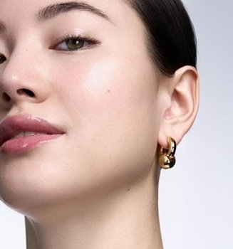20252403 Oap Revitalift Filler Glass Skin Asset6 Na Dmi Na Na Digital Dmimovil