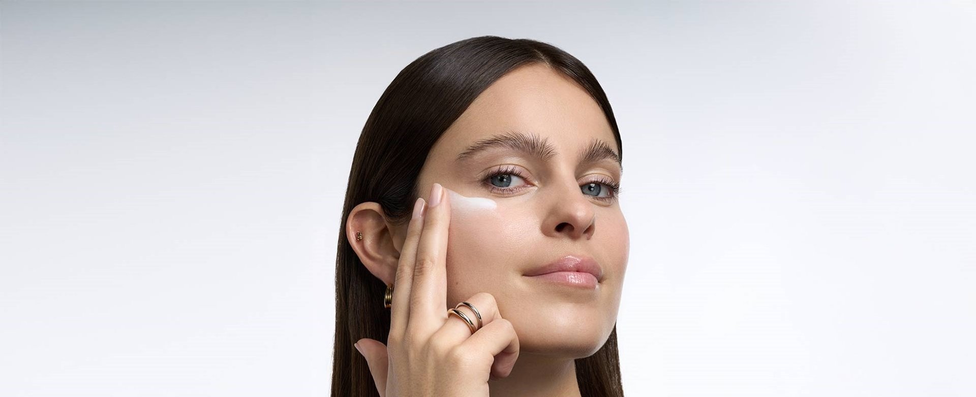 20252803 Oap Revitalift Filler Glass Skin Applicatio