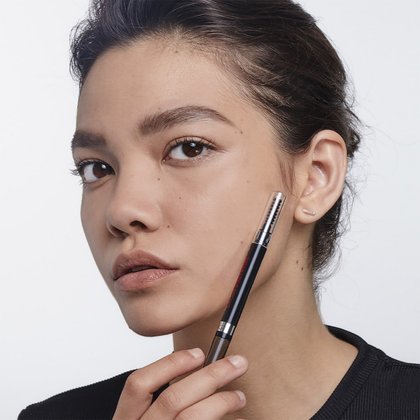 loreal paris infallible brow xpert lapiz para cejas con cepillo tono 6 dark blond modelo