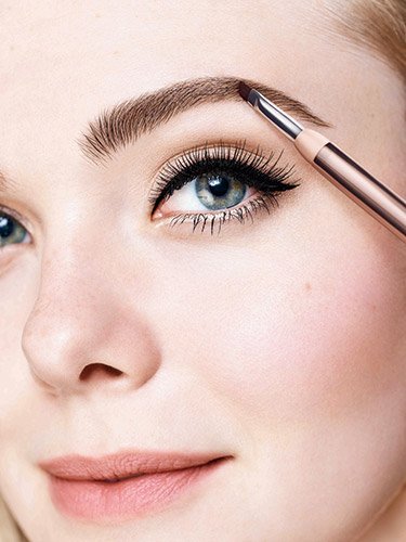 MAQUILLAJE OAP POMADA DE CEJAS PARADISE EXTATIC PRIMER PLANO DE EFANNING
