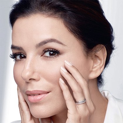Revitalift Gama Blanca Crema de día Modelo L'Oréal Paris